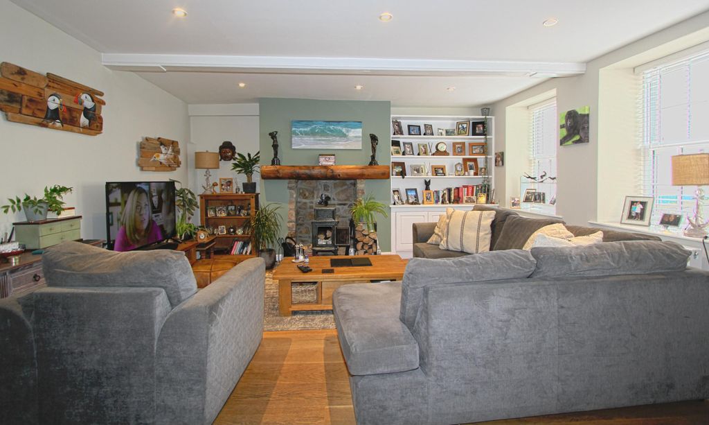 Property photo 2 of 21