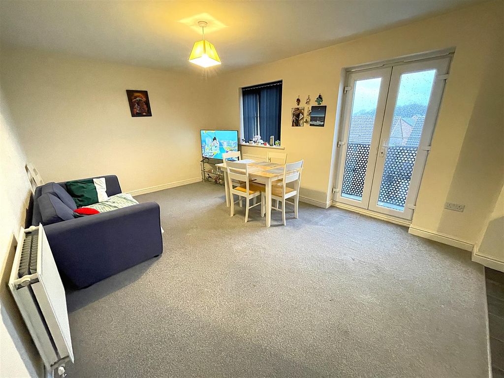 Property photo 2 of 13 Lounge