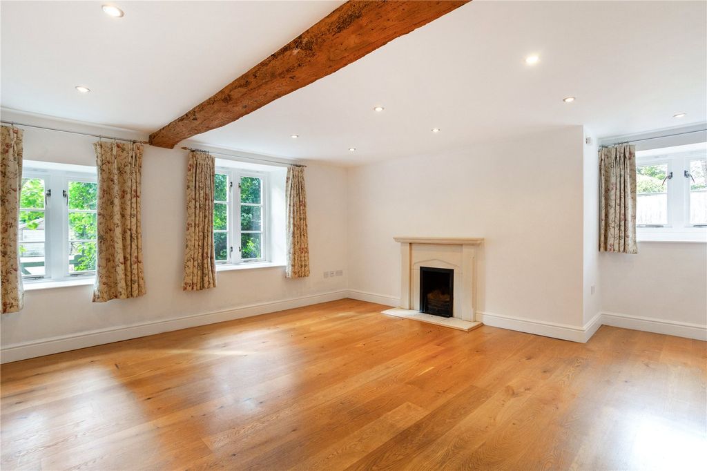 Property photo 2 of 14 Sitting Room