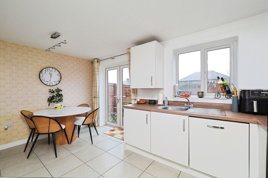 Property photo 2 of 15 Pbox-Img.Jpg