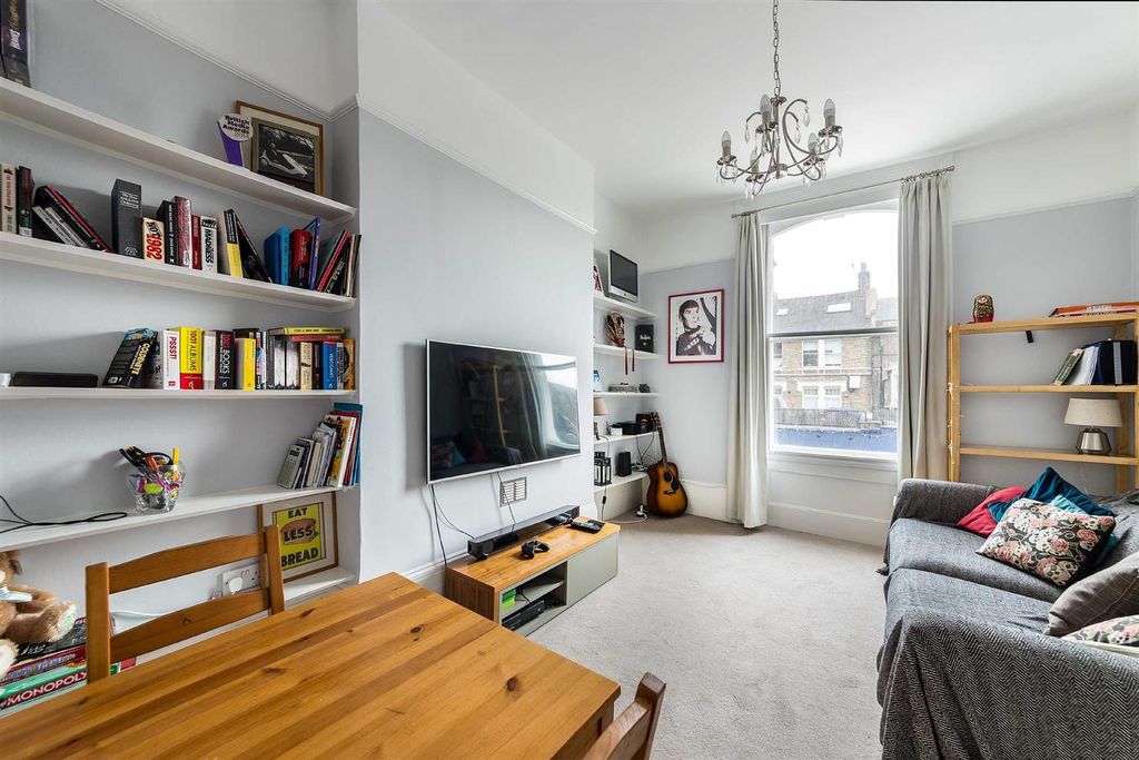 Property photo 2 of 9 Lounge