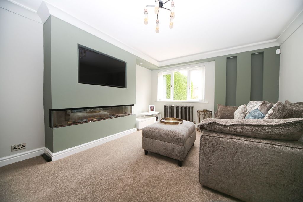 Property photo 3 of 32