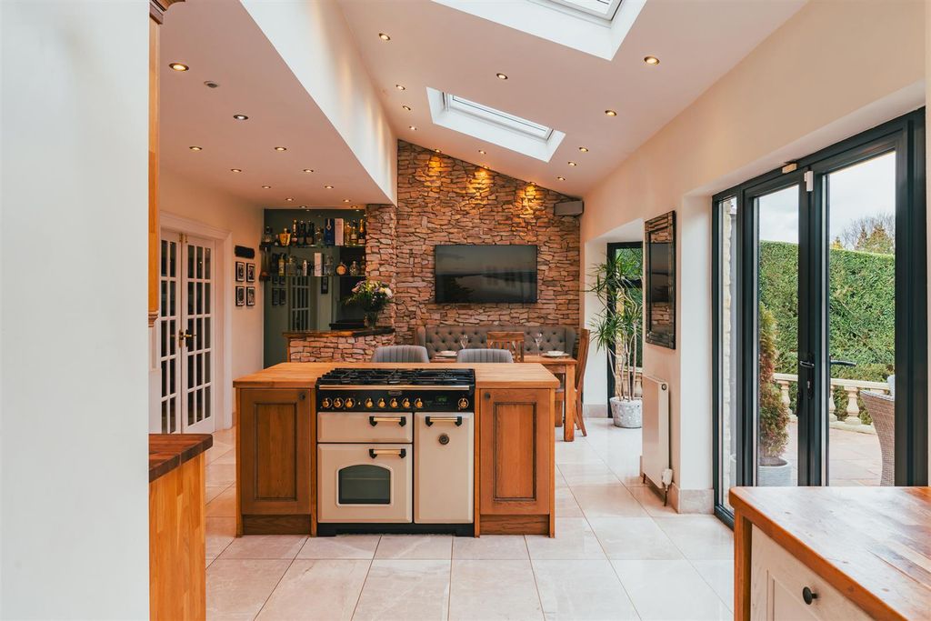 Property photo 2 of 35 Dining Kitchen