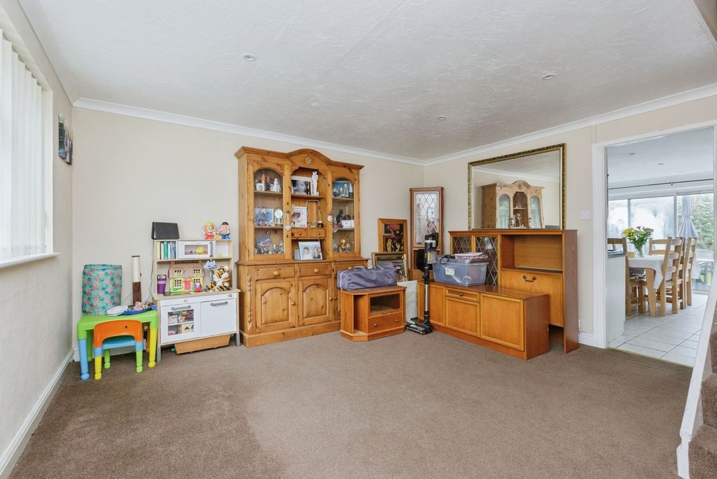 Property photo 3 of 17 Photo