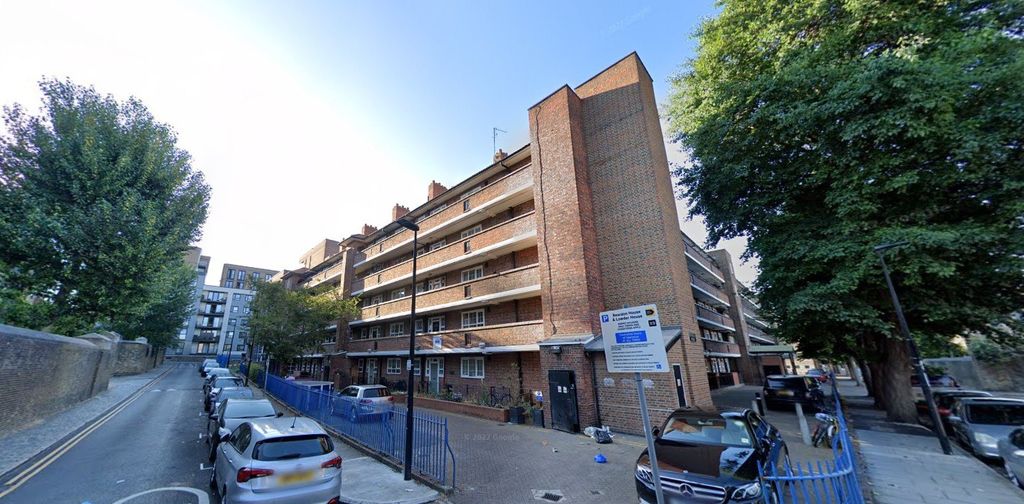 Property photo 1 of 6 2 Bedroom 1st Floor Flat