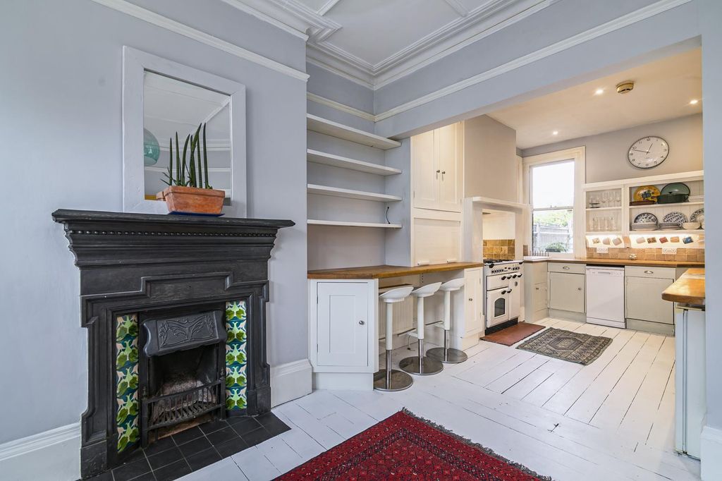 Property photo 2 of 25