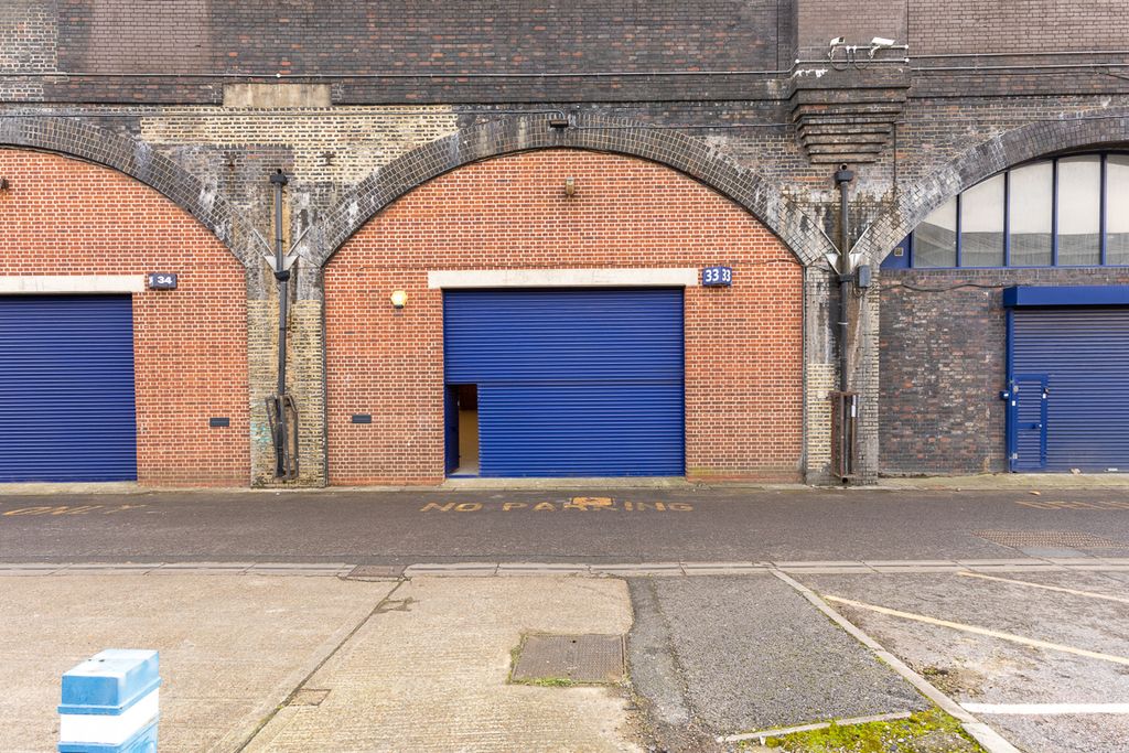 Property photo 1 of 6 An Empty Arch With White Lining
