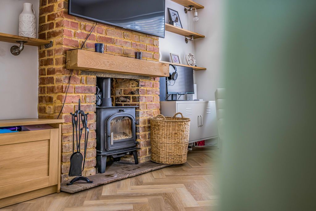 Property photo 3 of 31 Living Room