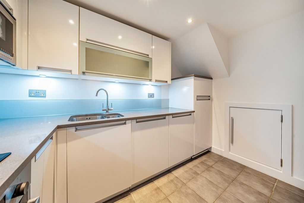 Additional image 4 of 2 bed flat for saleBoulters Lock Island, Maidenhead SL6