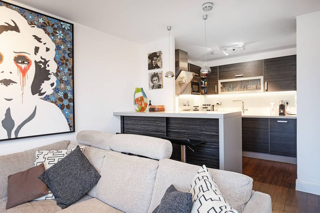 Property photo 3 of 18