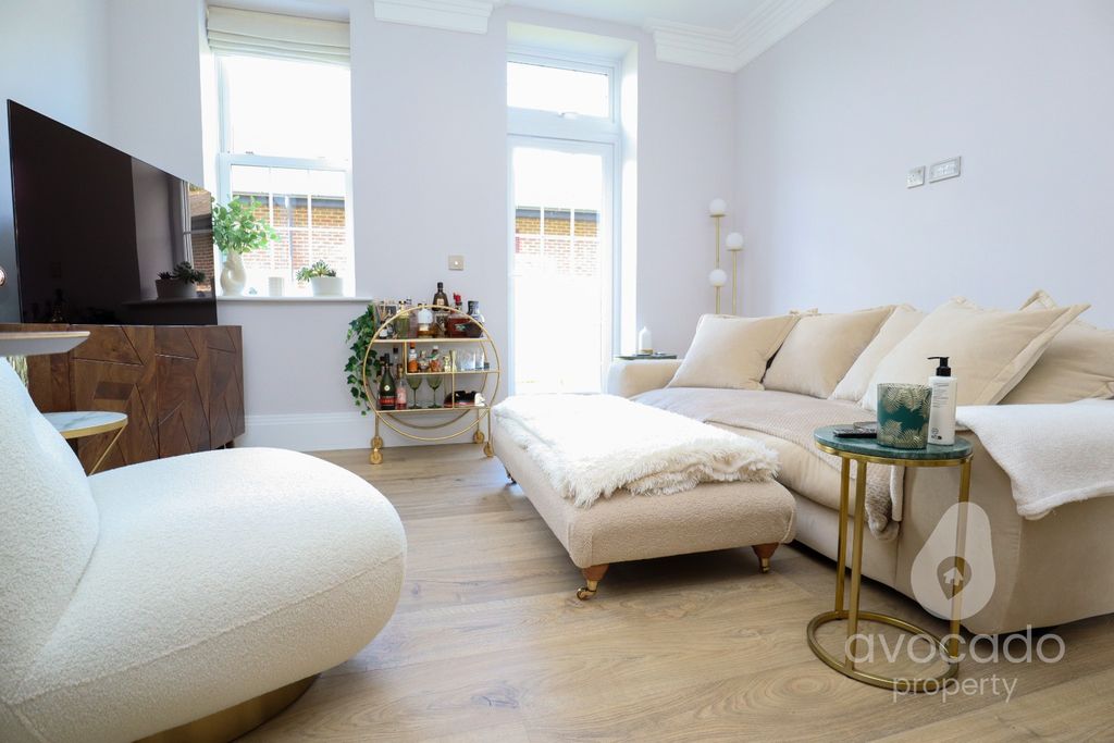 Property photo 2 of 11 5037215