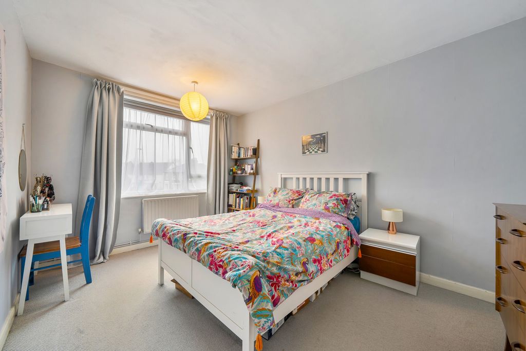 Property photo 3 of 16 1423175-17-69Aaef...