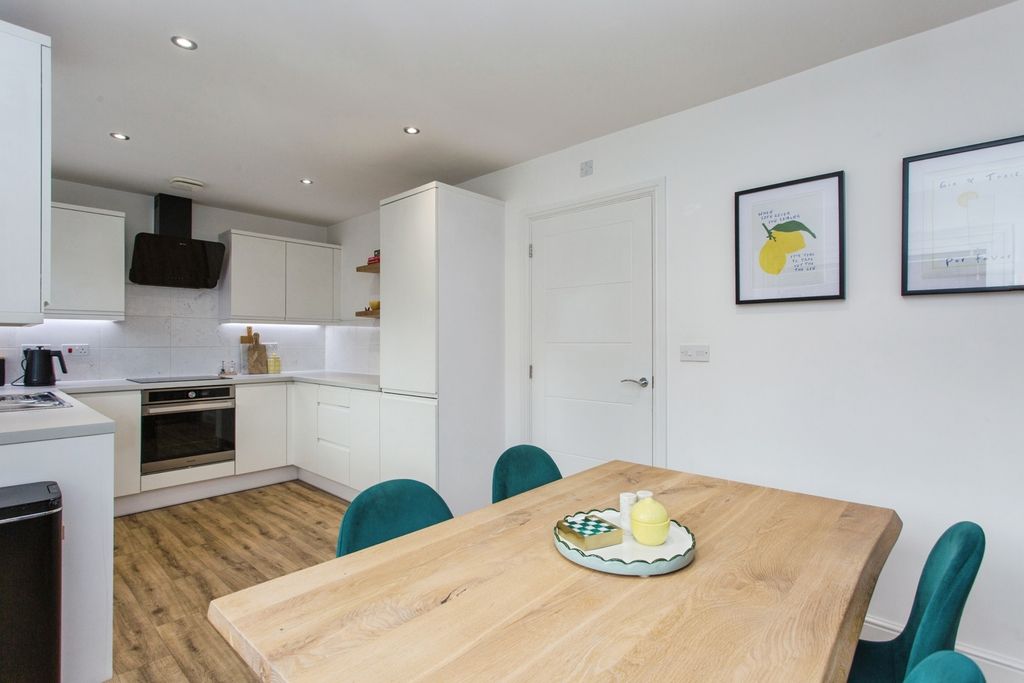 Property photo 3 of 19 Kitchen Diner