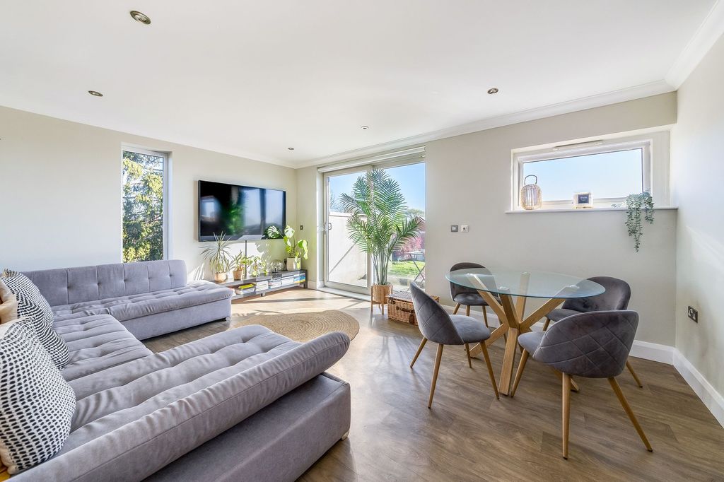 Property photo 2 of 24