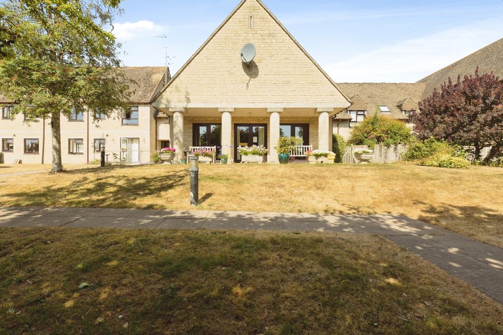 Property photo 1 of 10 General View