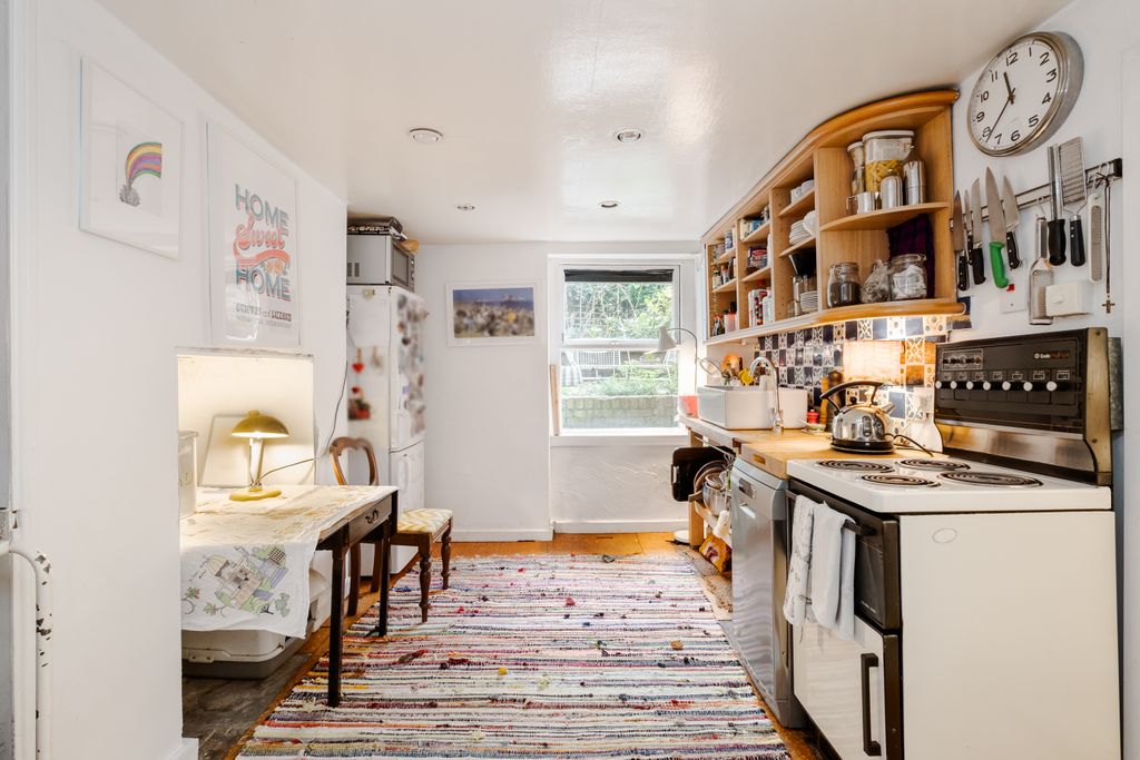 Property photo 3 of 24