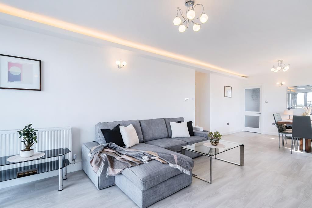 Property photo 3 of 12 Reception