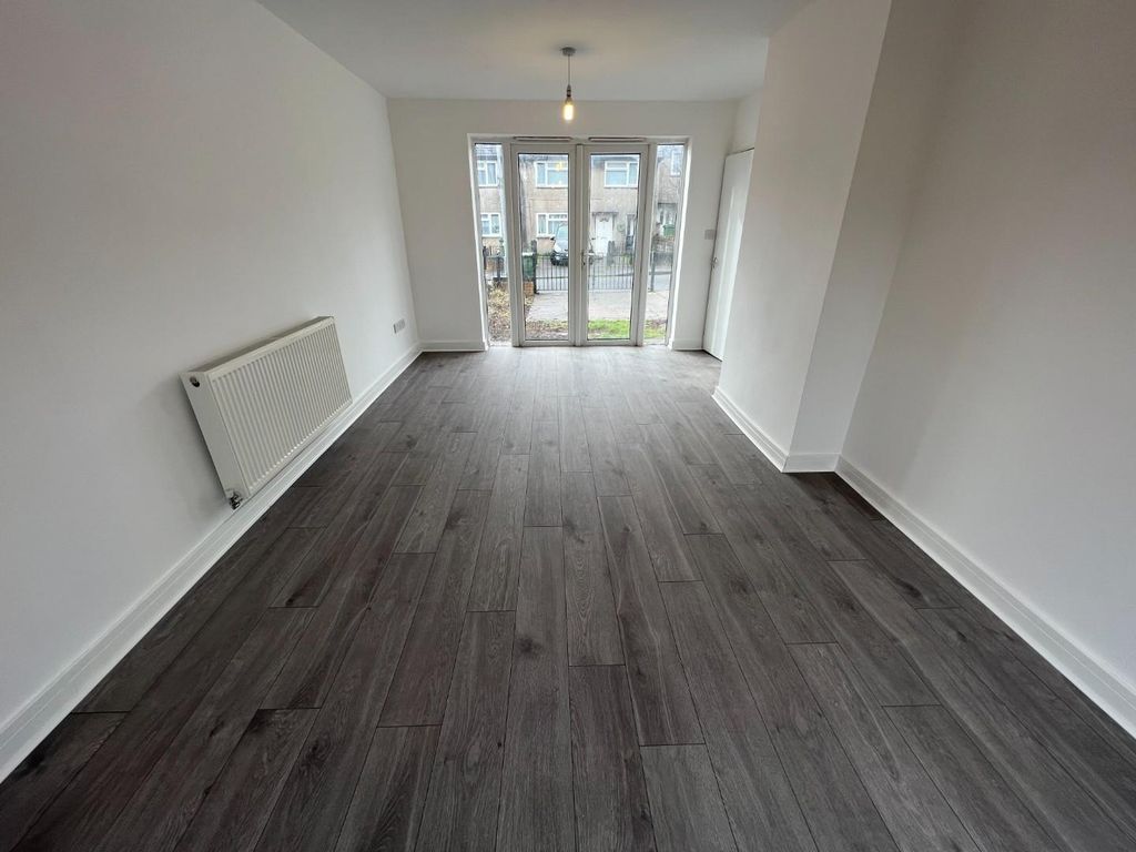 Property photo 2 of 19 Open Plan Living Room