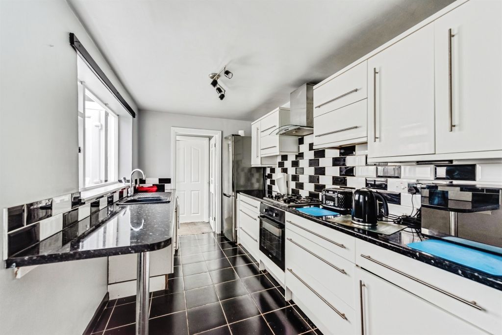 Property photo 2 of 19