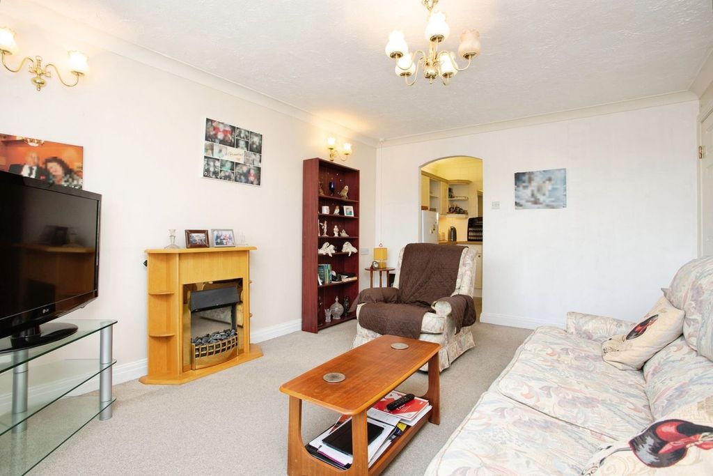 Property photo 3 of 16