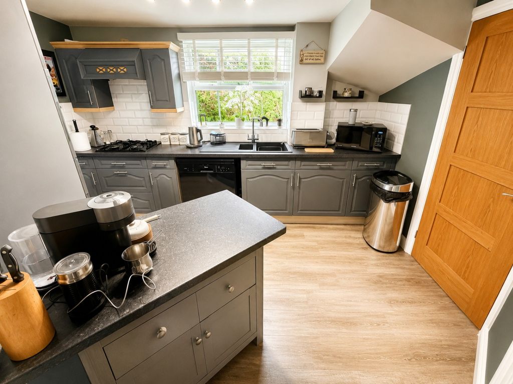 Property photo 3 of 18 5211222