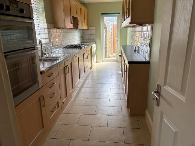 Property photo 3 of 10 Kitchen.Jpg