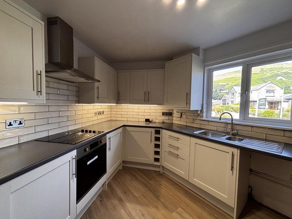 Property photo 2 of 18 Kitchen