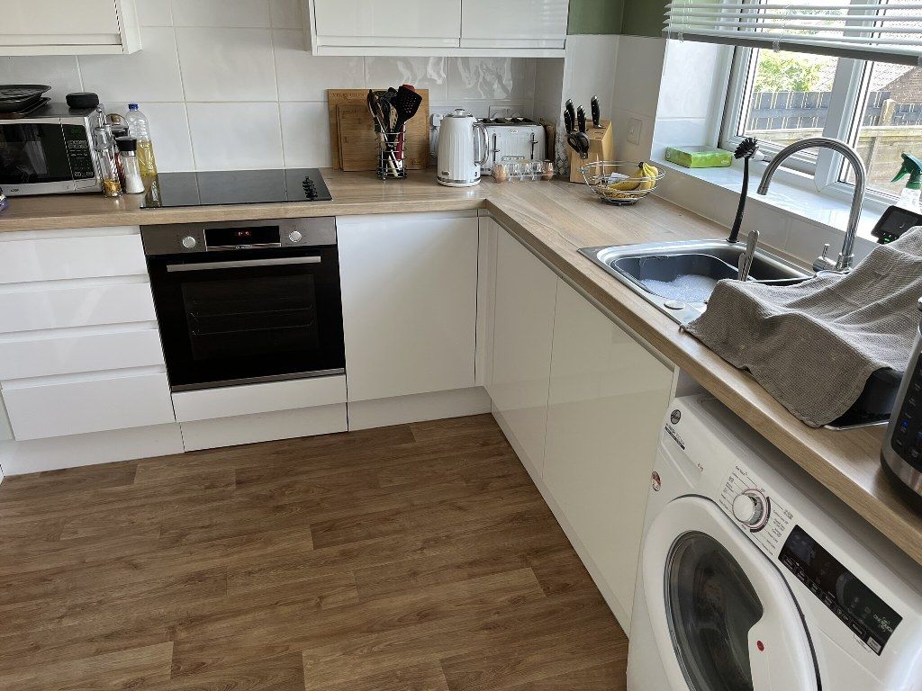 Property photo 3 of 7 Kitchen