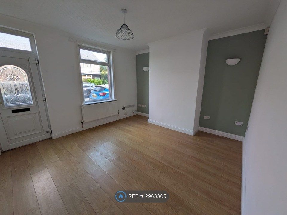 Property photo 1 of 10 Living Room