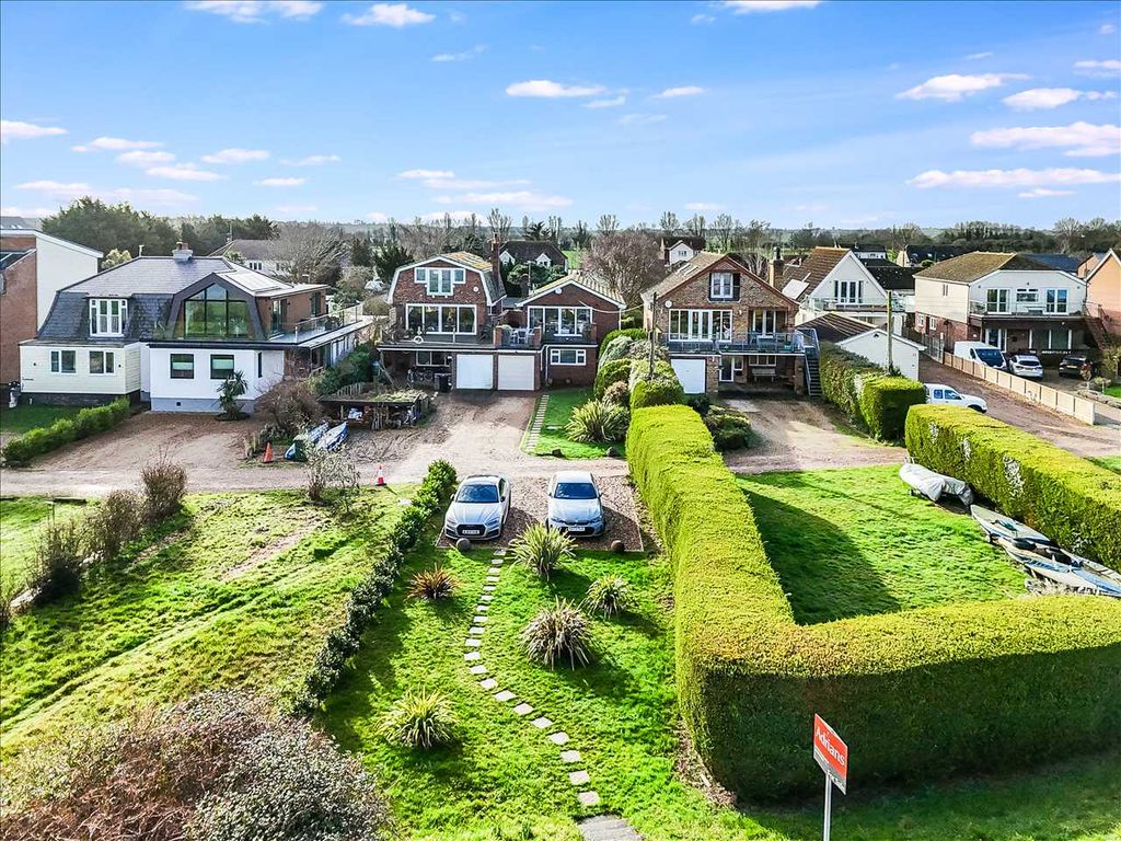 Property photo 2 of 32