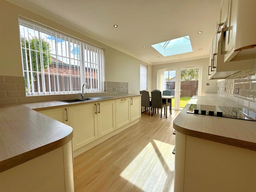 Property photo 3 of 15 Kitchen.Jpg