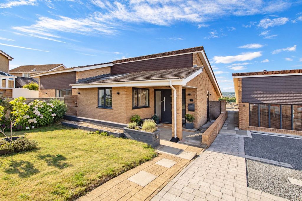 Property photo 1 of 30