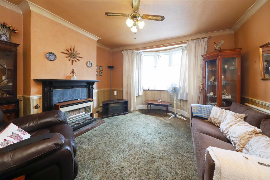 Property photo 2 of 9 Living Room