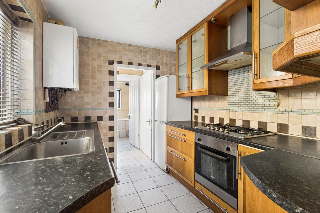 Property photo 3 of 17 Kitchen