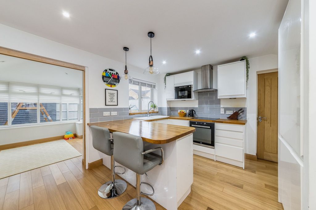 Property photo 2 of 22