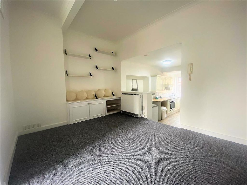 Property photo 1 of 7 Lounge