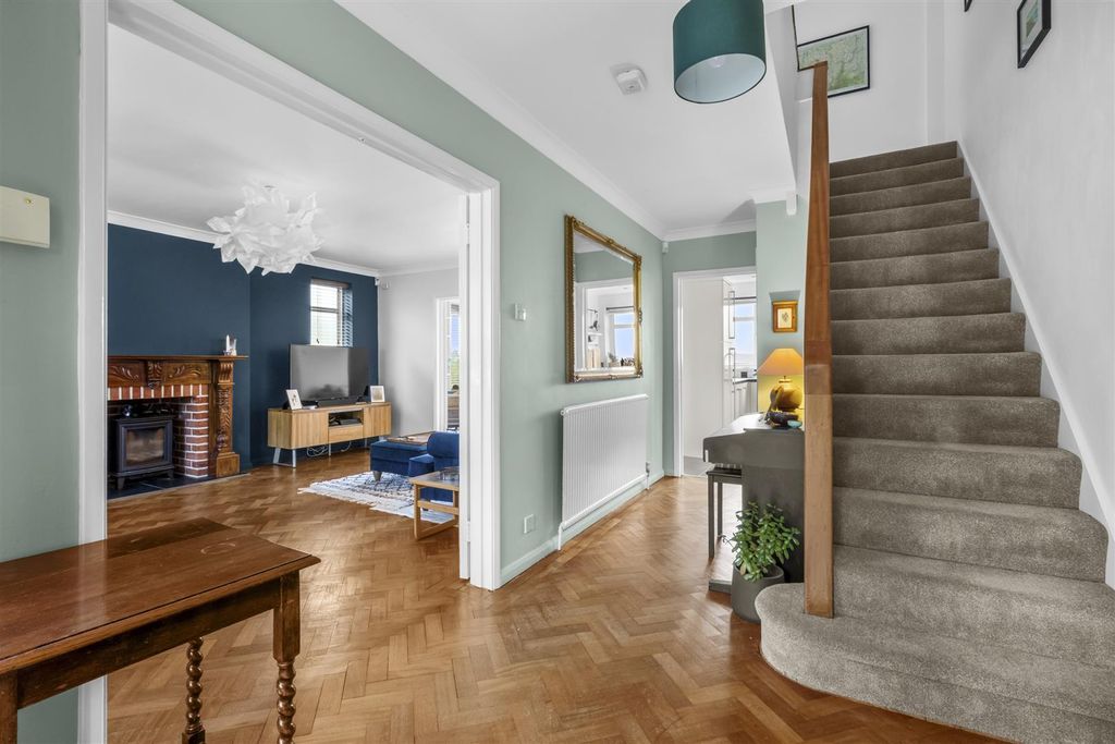 Property photo 3 of 20 22 Amersham Hill Gardens, Hp13 6Qr-15.Jpg