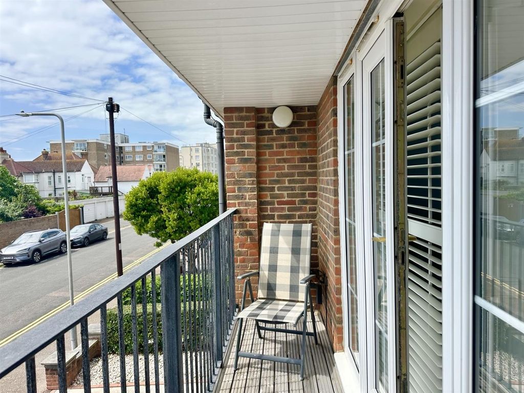 Property photo 2 of 26