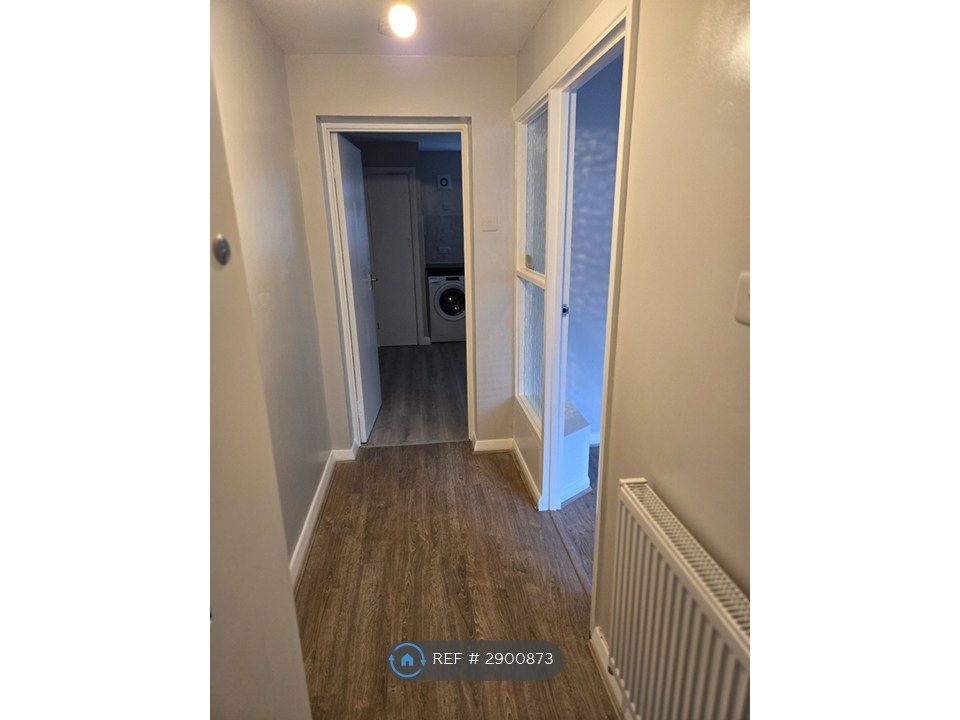 Property photo 2 of 9 Hallway
