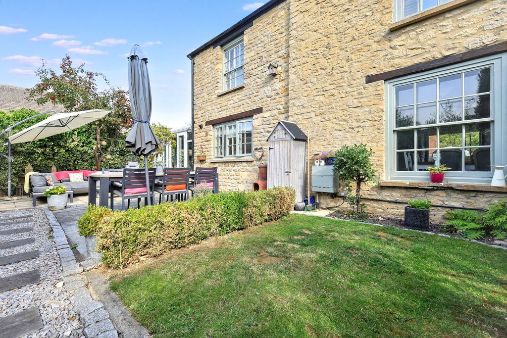 Property photo 3 of 32