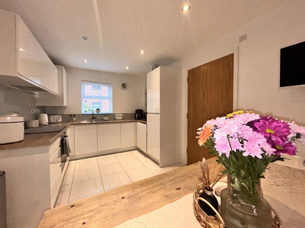Property photo 3 of 21 Kitchen/Dining Room