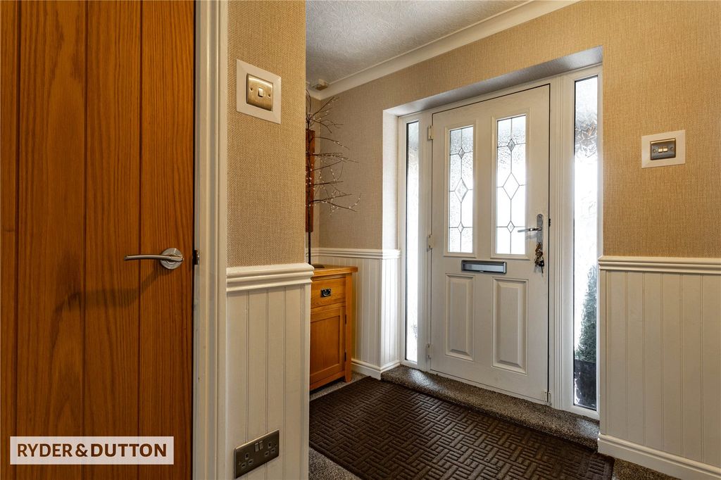Property photo 3 of 29 Entrance Hall