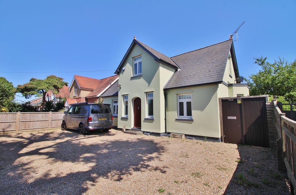 Property photo 2 of 32