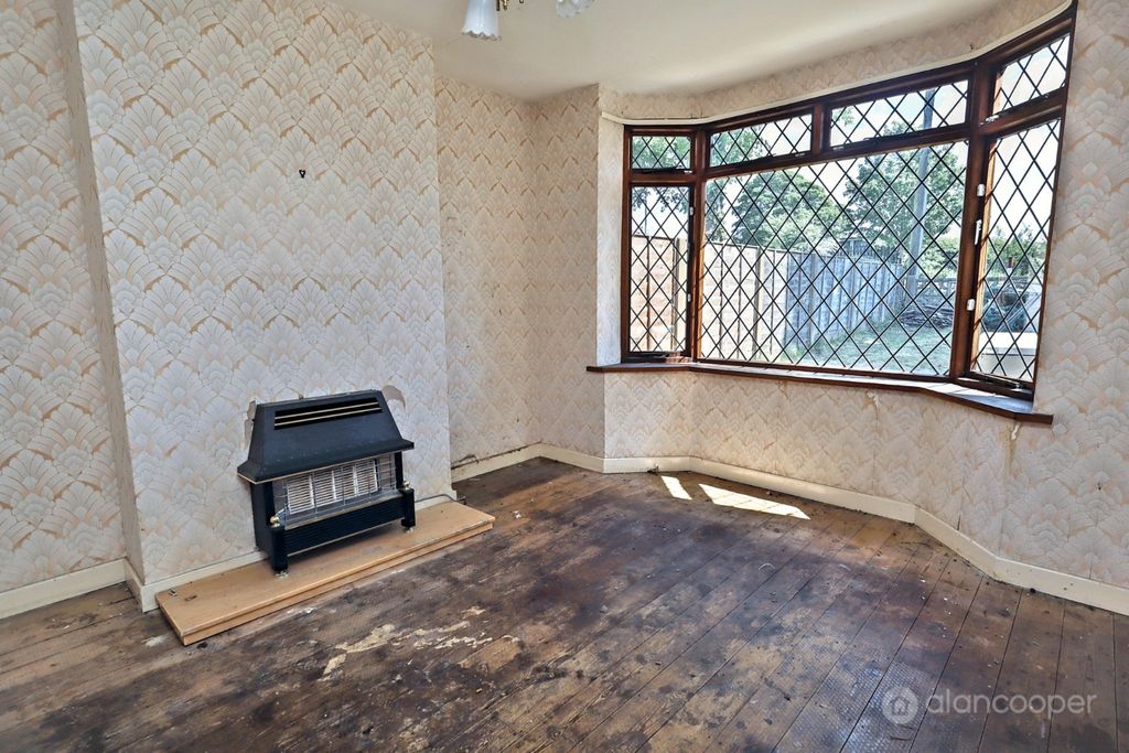 Property photo 3 of 32 4698835