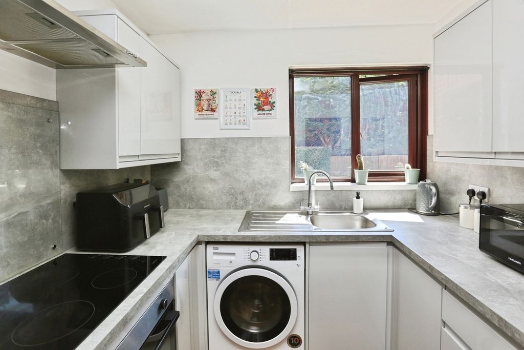 Property photo 3 of 9 Pbox-Img.Jpg