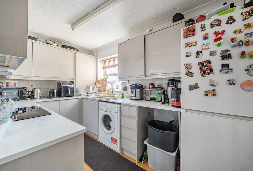 Property photo 3 of 11 1435174-11-69c3F5...