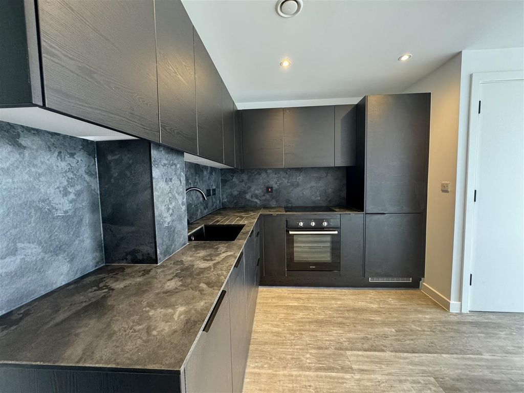 Property photo 1 of 12 Kitchen Pic 5.Jpeg