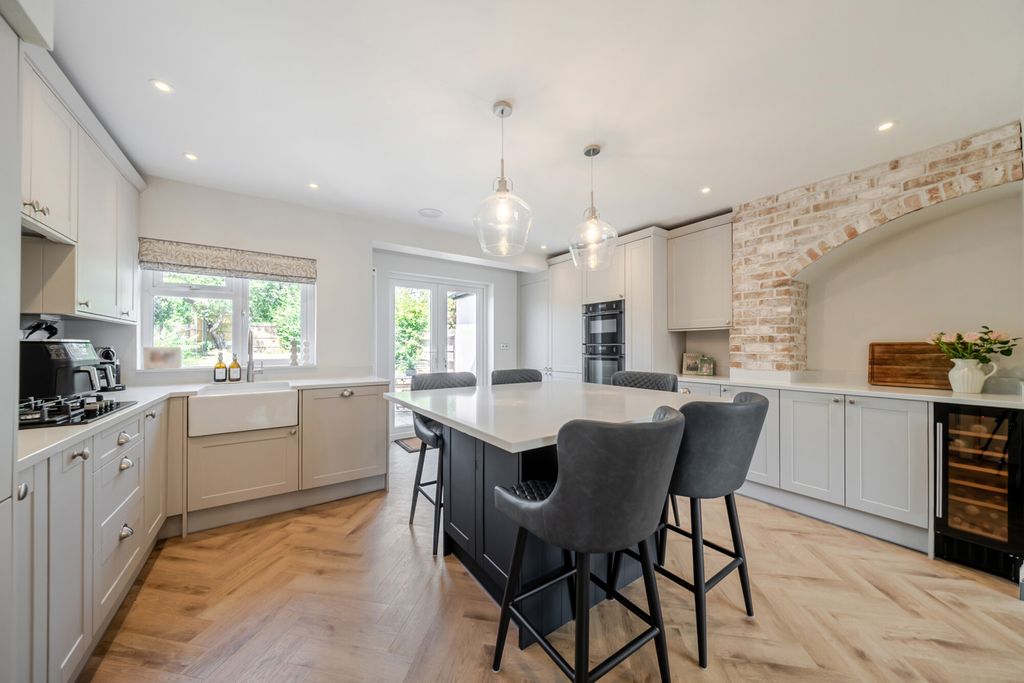 Property photo 2 of 22 1499408-1-6A707F4...