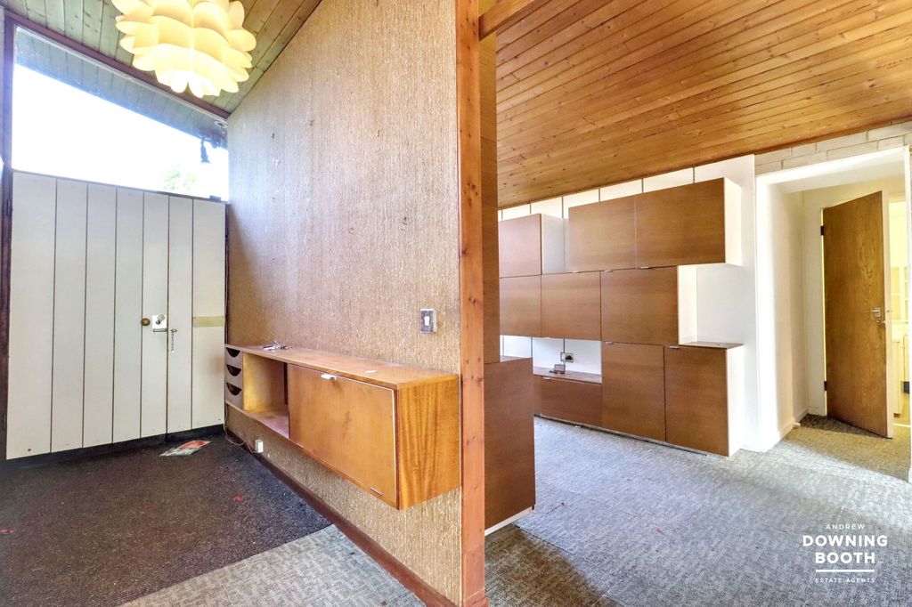 Property photo 3 of 33