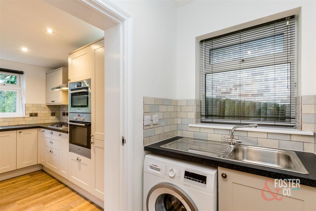 Property photo 3 of 22 Waylands Avenue 49-19.Jpg
